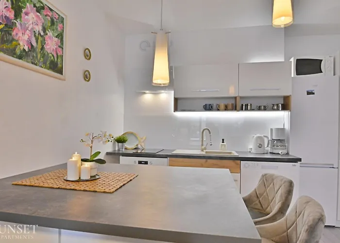 公寓 Sunset - Sun Towers - Przestronny Z Prywatnym Parkingiem 斯维诺乌伊希切